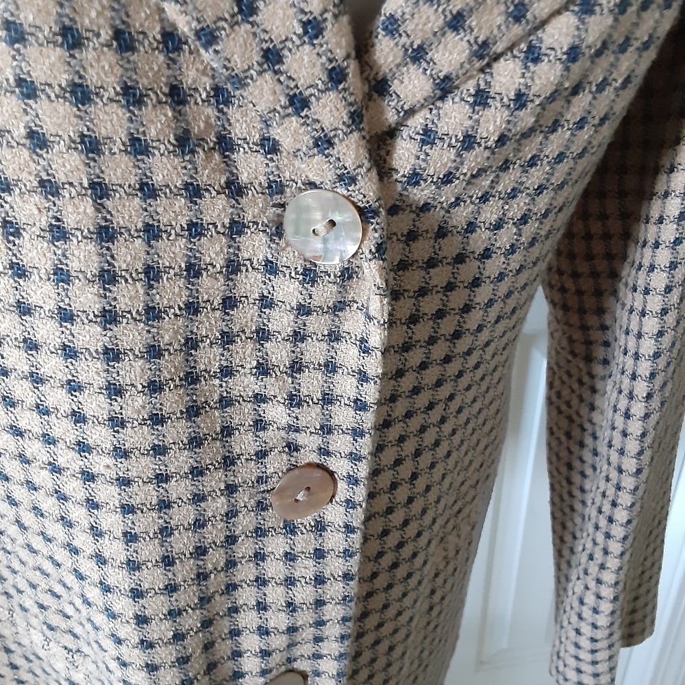 Beautiful Italian Jacket - Picture 2 of 4